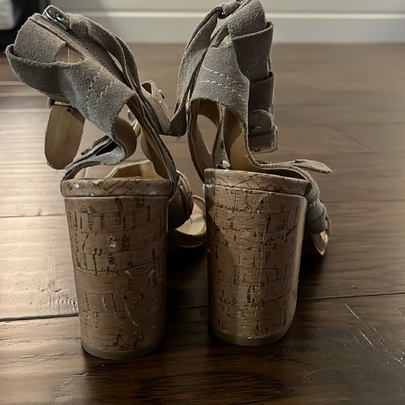 Dolce Vita size 6.5 strappy heeled sandal - Picture 3 of 4